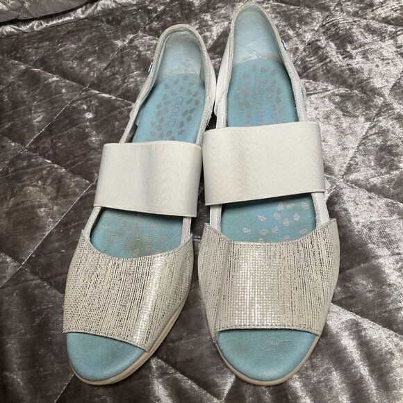 Cloud Women's Open-Toe Slip-On Sandals Size 11 Leather & Fabric White & Silver - Picture 5 of 12
